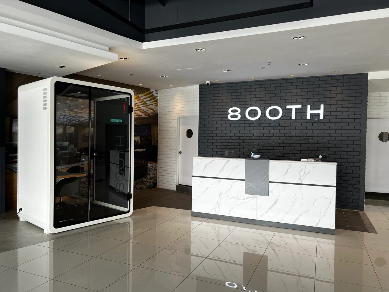 800TH by Soundbox showroom featuring professional acoustic booth and modern reception area